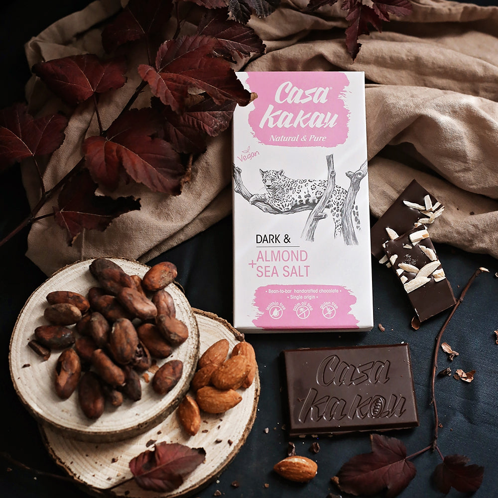 Черен шоколад с бадем и морска сол