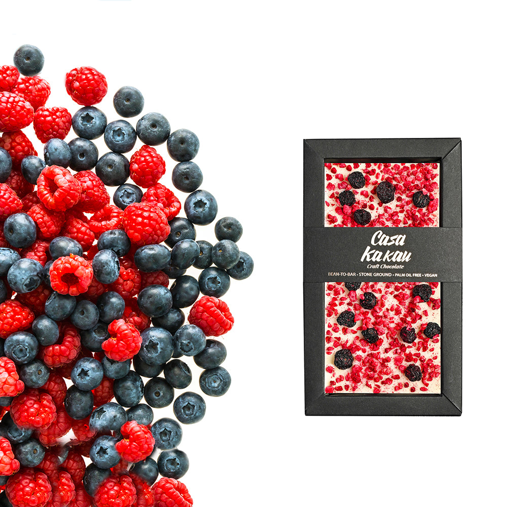 Веган, бял шоколад с боровинки и малини