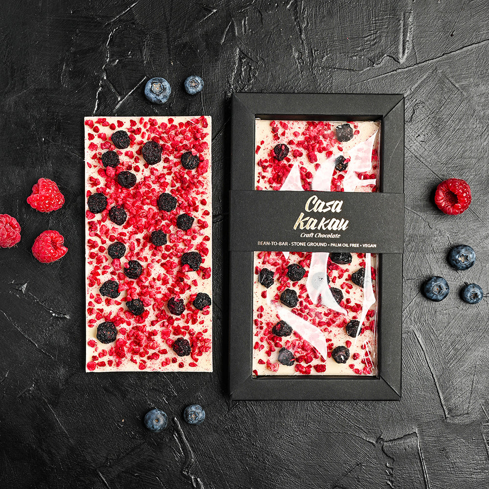 Веган, бял шоколад с боровинки и малини